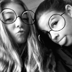 Meet your Posher, Mia